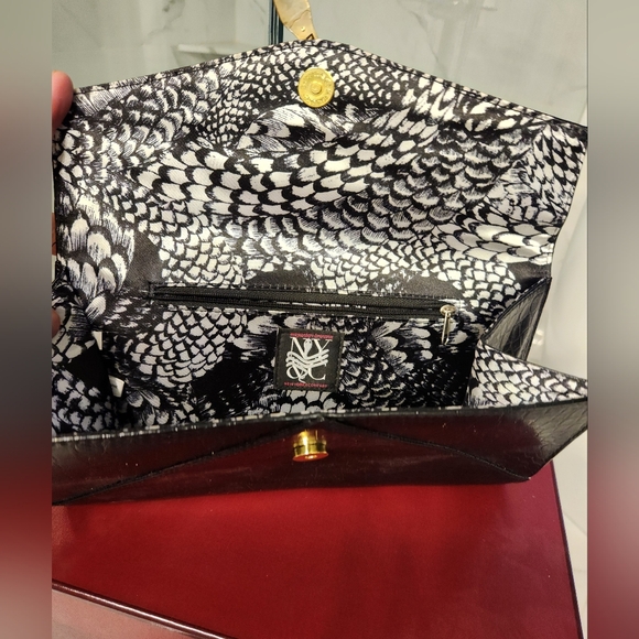 Gold Snake Cluch with black leather NY & Co. New - Picture 3 of 3